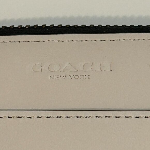 new Coach F58104 leather wallet. STAIN - Picture 3 of 4